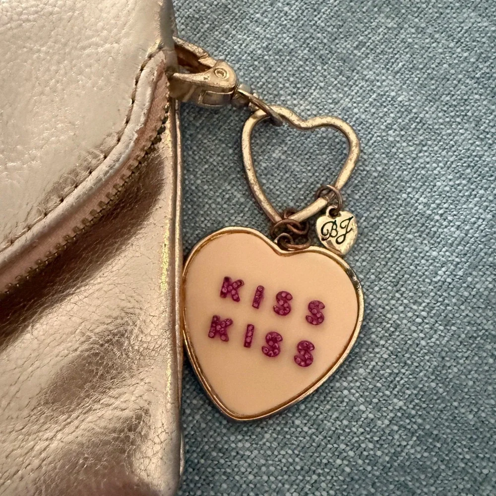 Betsey Johnson Rose Gold Metallic Envelope Coin Purse‎ Kiss Kiss Heart Charm